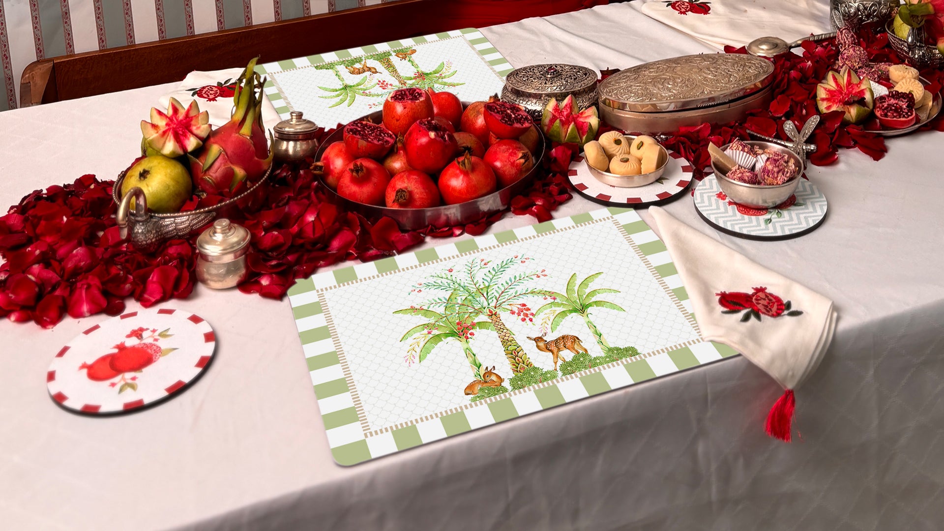 Whimsical Palms: Premium Wooden Table Mat