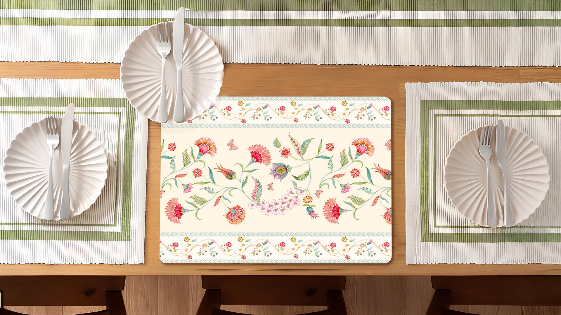 Chintz Delight: Luxury Wooden Table Mat