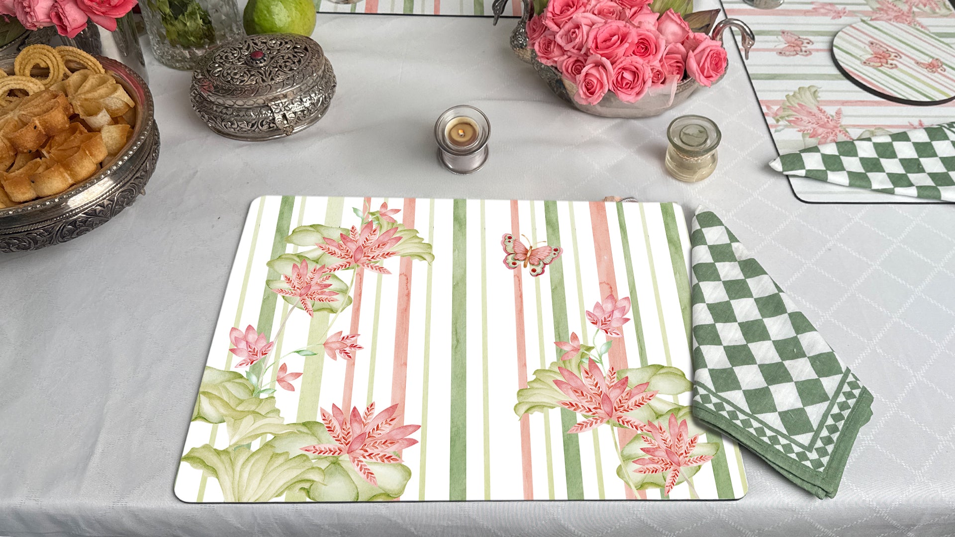 Blooming Lines: Luxury Wooden Table Mat